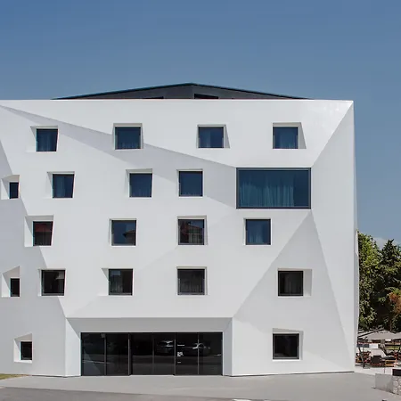 Briig Boutique Hotell 4*